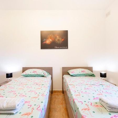 Gudja - Lovely 3 Bedroom Unit With Own Private Entrance Exterior foto