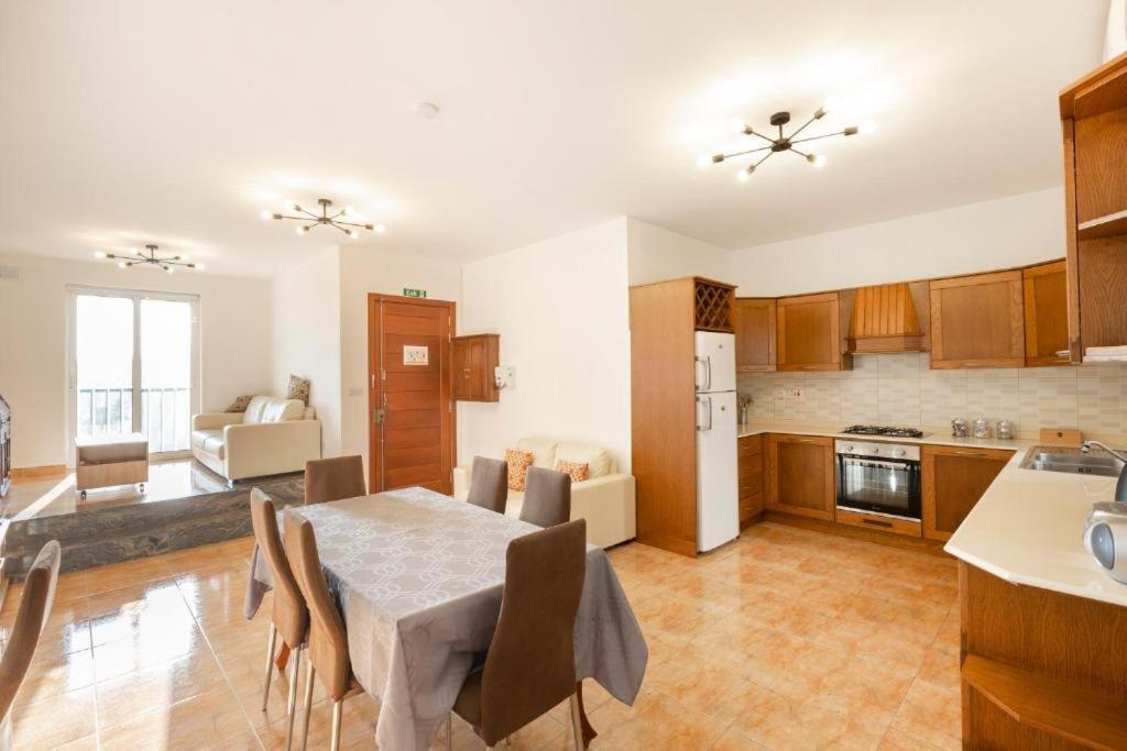 Gudja - Lovely 3 Bedroom Unit With Own Private Entrance Exterior foto