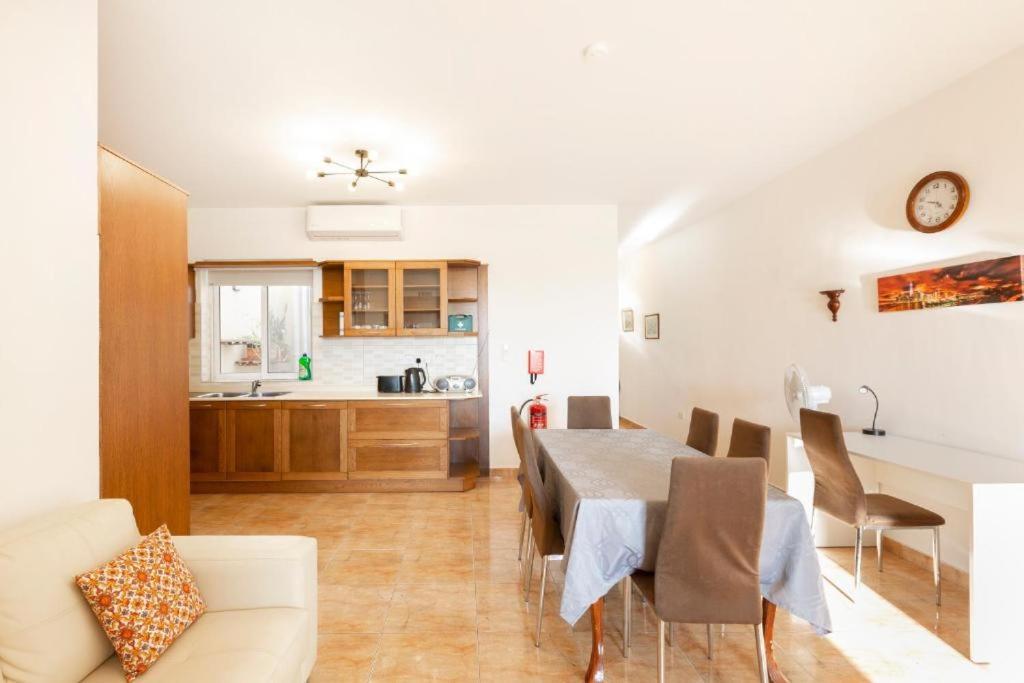 Gudja - Lovely 3 Bedroom Unit With Own Private Entrance Exterior foto
