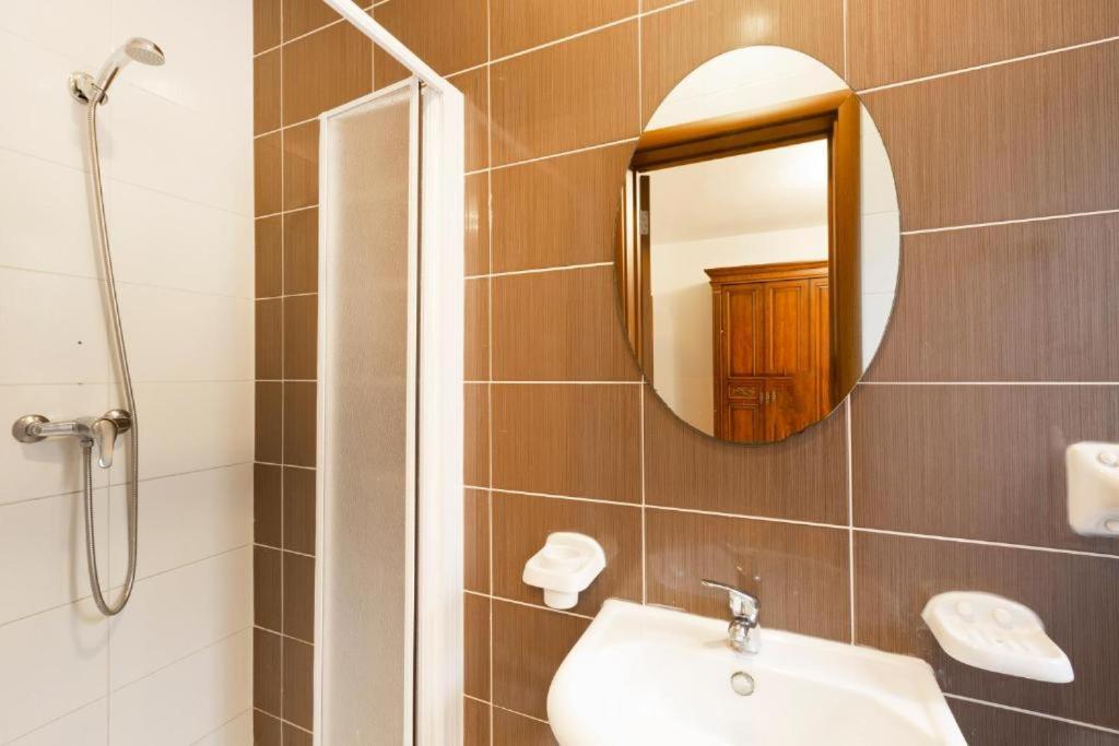 Gudja - Lovely 3 Bedroom Unit With Own Private Entrance Exterior foto